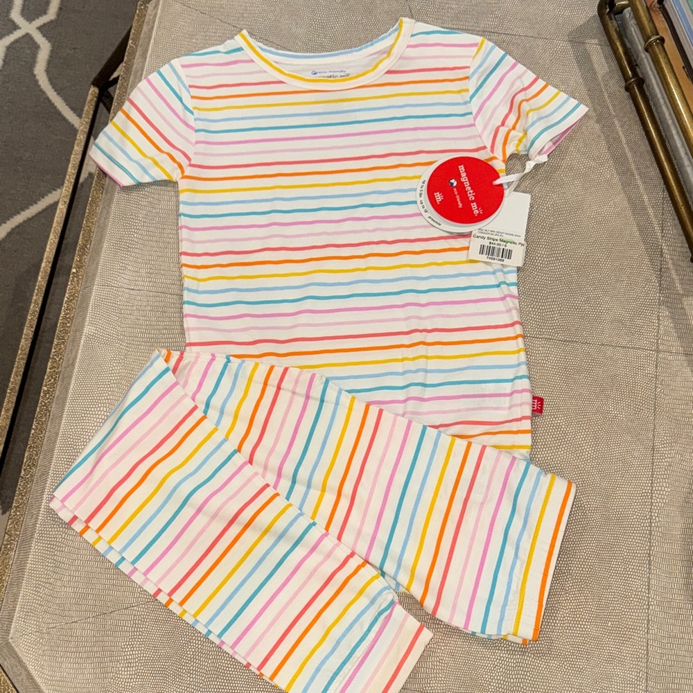 NWT Magnetic Me 2pc Pajamas
Size 5
Short Sleeve/ long pants
Modal fabric